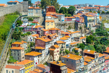 Obraz premium Porto historic city centre and Funicular dos Guindais from Ponte Luis I Bridge (Portugal)
