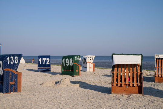 Neuharlinger Siel, die Nordseek&uuml;ste und das Wattenmeer.
