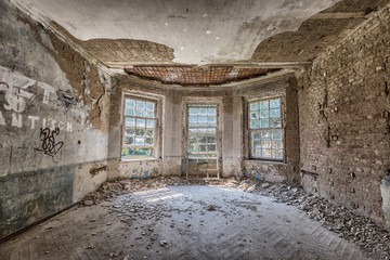 beatiful decay in lost place