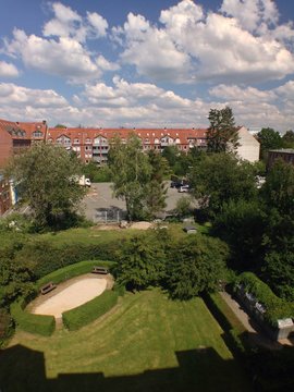 Hinterhof im Sonnenschein