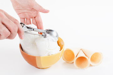 Chef makes the ball ice cream