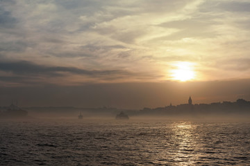 Obraz na płótnie Canvas foggy Istanbul