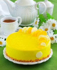 Honey cake mousse with a smooth glaze.