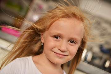 jeune fille riant