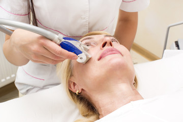 woman is in the process at the clinic lipomassage