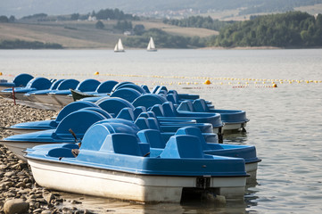 Rowery wodne na jeziorze