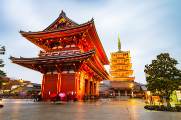 Senso-ji-Tempel in der Gegend von Asakusa in Tokio, Japan