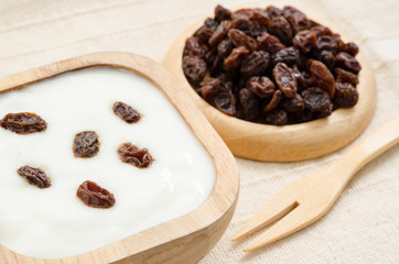 home sweet yogurt with raisins