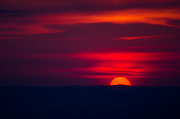 Obraz premium .disk of the sun goes below the horizon