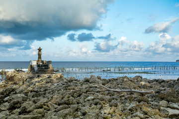 Fototapeta na wymiar Small temple on the shore by the sea
