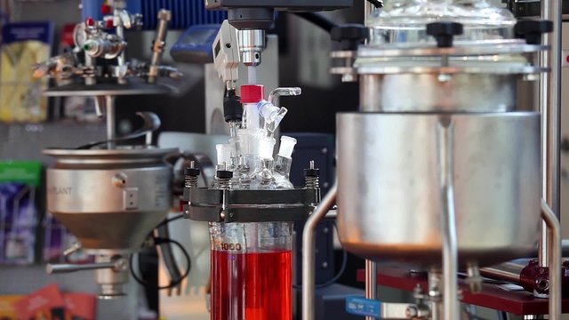 Laboratory scale process plant for batch wise mixing and emulsifying of low viscous masses up to masses just about capable of flowing. 