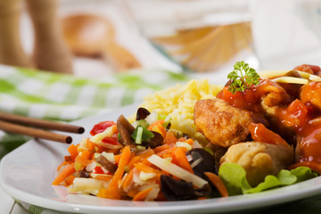 Fried chicken pieces in batter with sweet and sour sauce