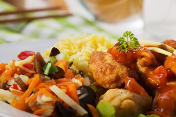 Fried chicken pieces in batter with sweet and sour sauce