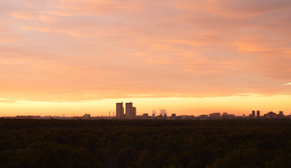 Fototapeta na wymiar The city and the sky at sunset