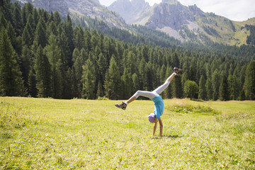 Ginnasta sulle Dolomiti