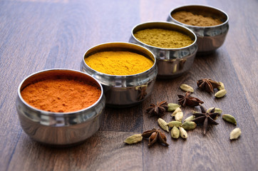 Obraz na płótnie Canvas Shiny Silver Indian Spice Pots, Star Anise and Cardamon Pods on