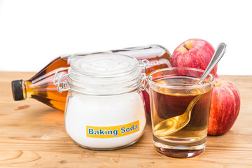 Apple cider vinegar and baking soda combination for acid reflux relieve