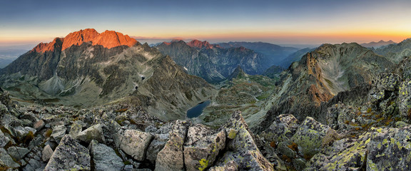 Fototapeta premium Tatry - szczyt Gerlach o wschodzie słońca, górskie panoramy