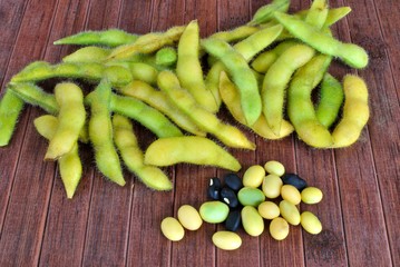 Baccelli di soia con semi