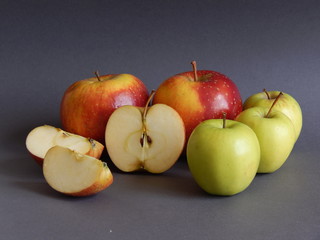 красные и зеленые яблоки