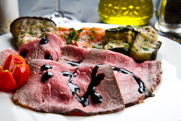 roastbeef with grilled vegetables