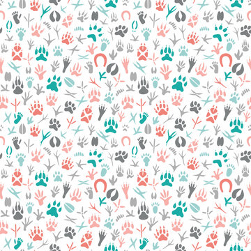 Seamless pattern with footprint of birds and animals