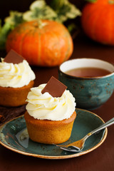 Pumpkin muffins with cream.