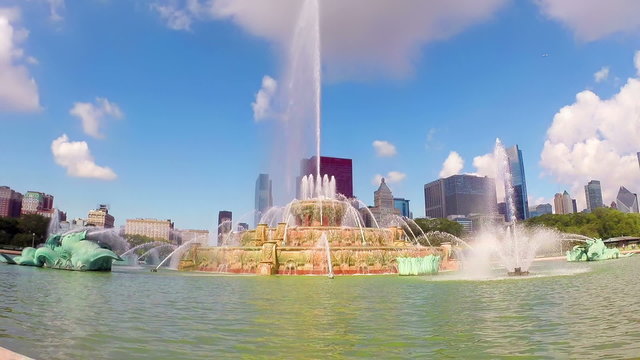 Buckingham Fountain in Grant Park in Chicago, IL, United States