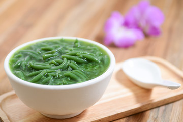 lod chong, a traditional thai dessert in coconut milk