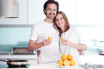 Obraz na płótnie Canvas couple cooking breakfast