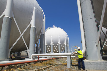 Liquefied Petroleum Gas tanks and Petrochemical Engineers