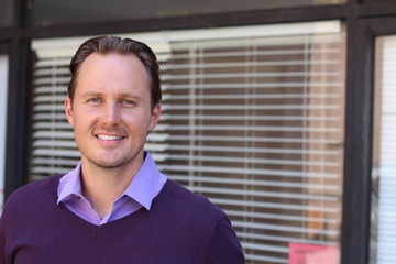 Portrait of an handsome businessman in an urban setting wearing business casual outfit
