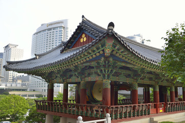 Obraz premium Bongeunsa Buddhist Temple in Seoul, South Korea..