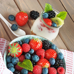 Healthy berries and yougurt