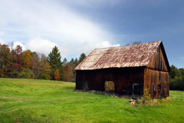 Fototapeta na wymiar old barn on a farm ..