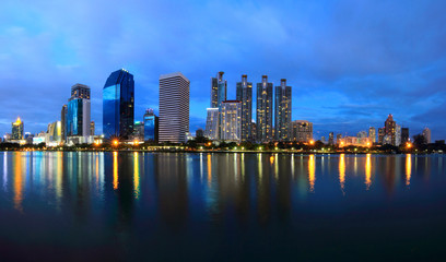 Fototapeta na wymiar panorama reflection of the city in the lake