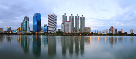 Naklejka premium panorama reflection of the city in the lake