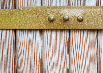 Aged brass rim, natural wood pattern background.