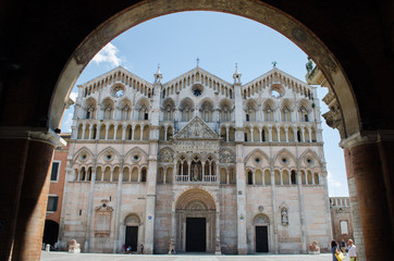 Fototapeta na wymiar La facciata della cattedrale di San Giorgio a Ferrara