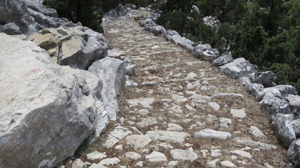 Taş yol