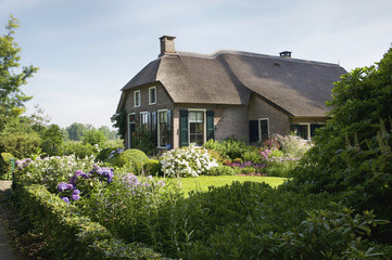 A farmhouse in the village Giethoorn