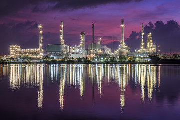Oil refinery plant and pipe line
