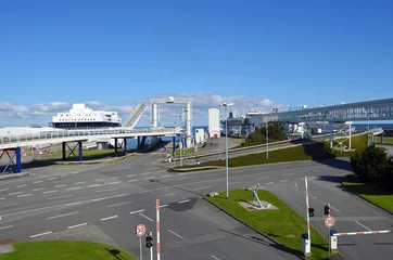 Papier Peint photo Porte Port de ferry de Puttgarden sur Fehmarn