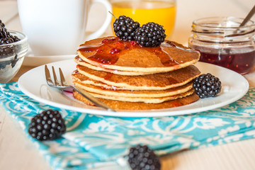 Pancakes with berries 