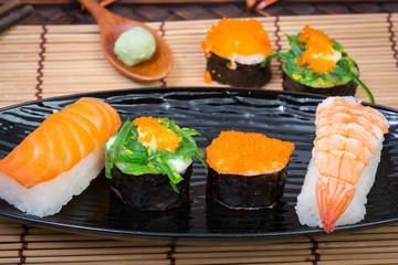 sushi in black dish