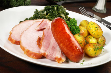 Grünkohl mit Kassler, Speck und Kartoffeln