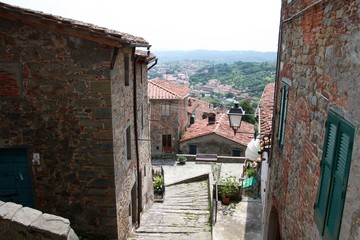 Antichi edifici a Collodi, piccolo borgo della Toscana, Italia