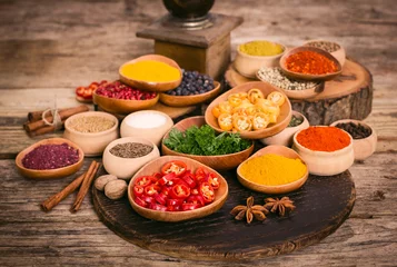 Zelfklevend Fotobehang Diverse specerijen en kruiden © pilipphoto