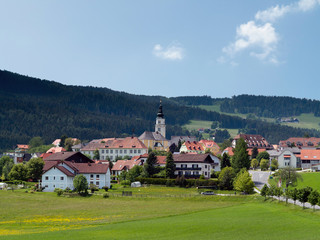 Blick auf die oststeirische Gemeinde Wenigzell, Österreich