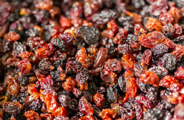 Red and black raisins closeup
